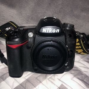 Nikon D7000 Camera with Accessories Bundle
